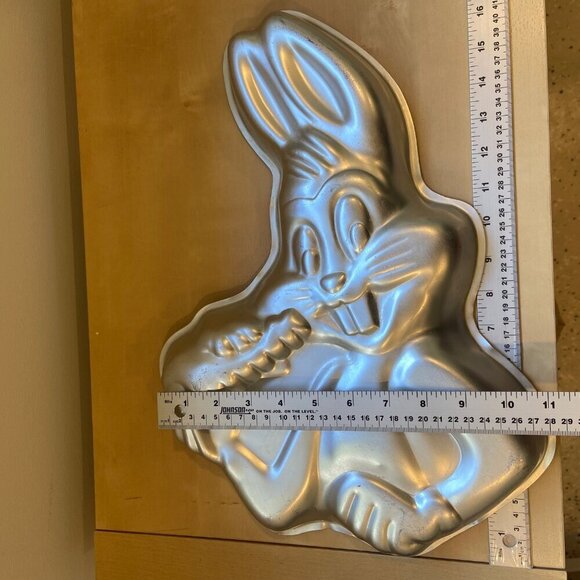 Vintage Wilton Bugs Bunny Cake Pan 1978 Warner Bros Aluminum Cartoon Bakeware 14 - Picture 7 of 9